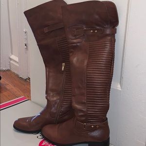 Brown knee high boots. Good condition.